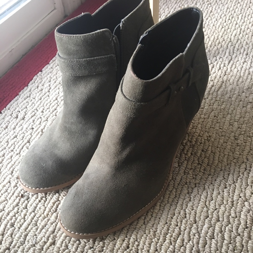Brand new moss suede Sole Society booties size 9.5
